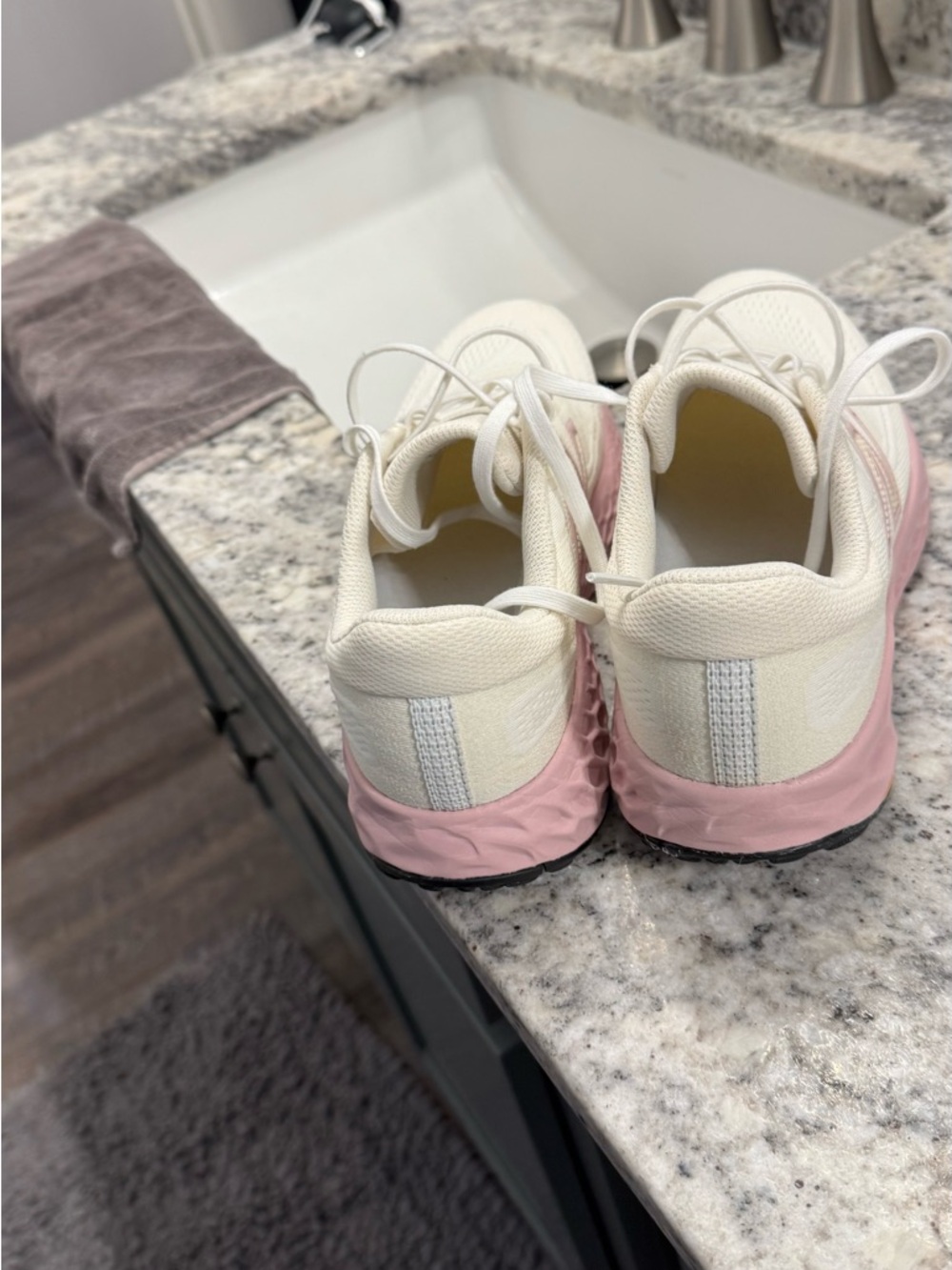 New Balance Women's  Fresh Foam X Evoz V4 - Picture 5 of 6
